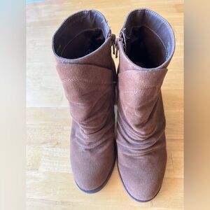Universal Thread Brown Slouch Scrunch Ankle Boots Size 6.5 Block Heel